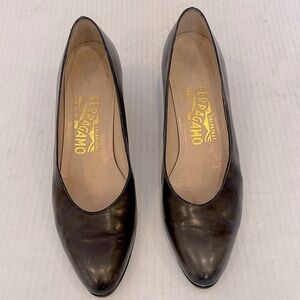 Salvatore Ferragamo Made in Italy Dark Brown low heel leather shoes Size 7.5 AA